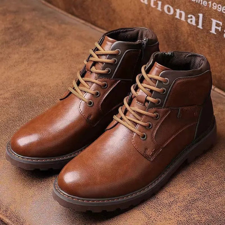 Stijlvolle zwarte heren veterboots met comfortabele zool voor dagelijks gebruik