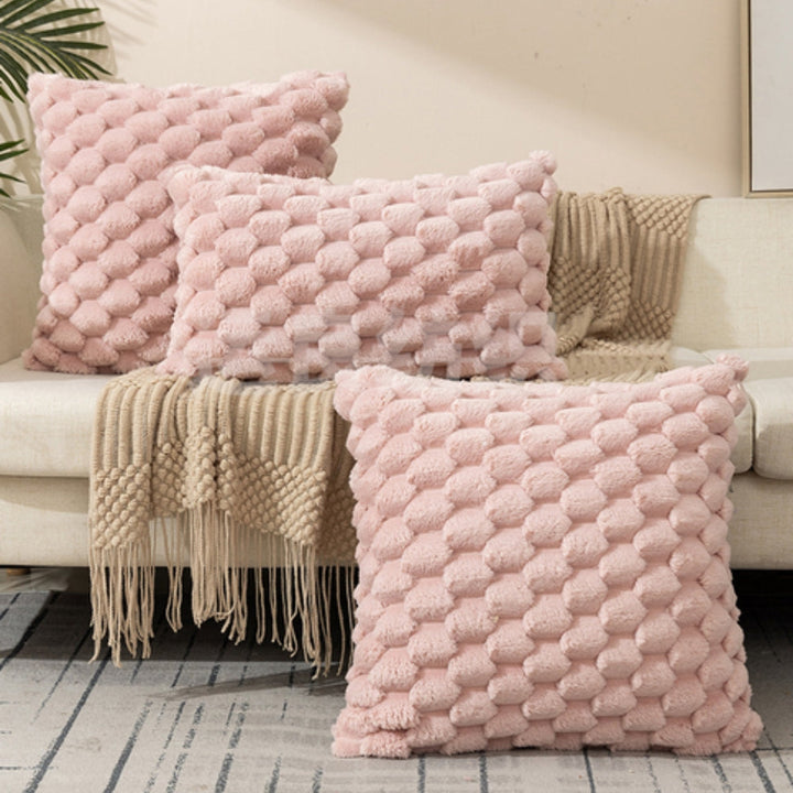 Fluweelzachte pluche kussenhoes voor bank of bed, biedt ultiem comfort en luxe uitstraling.