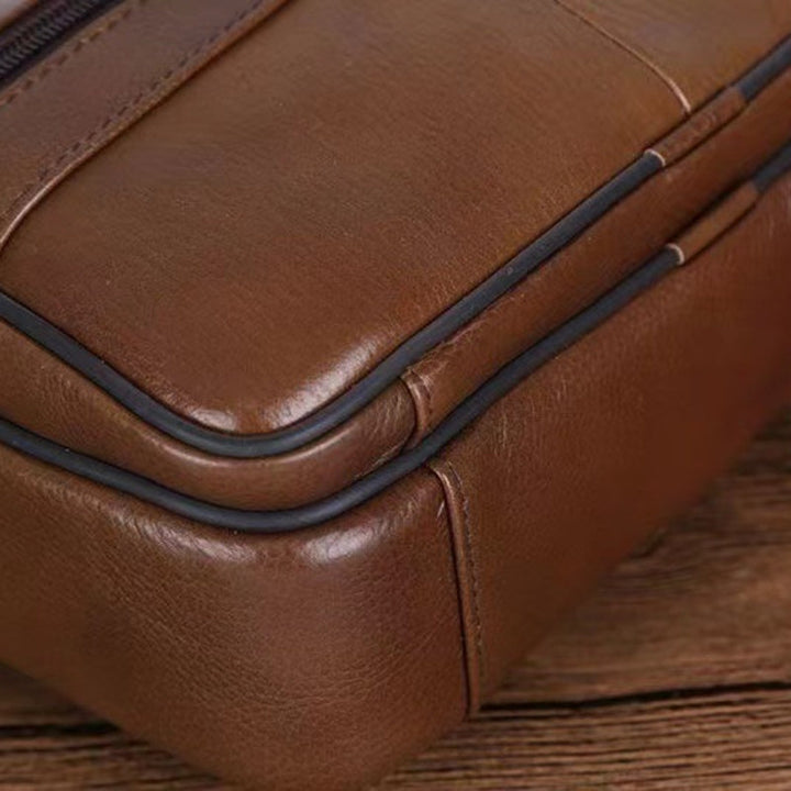 Casual heren messengerbag van leer, comfortabel en verstelbaar voor dagelijks gebruik.