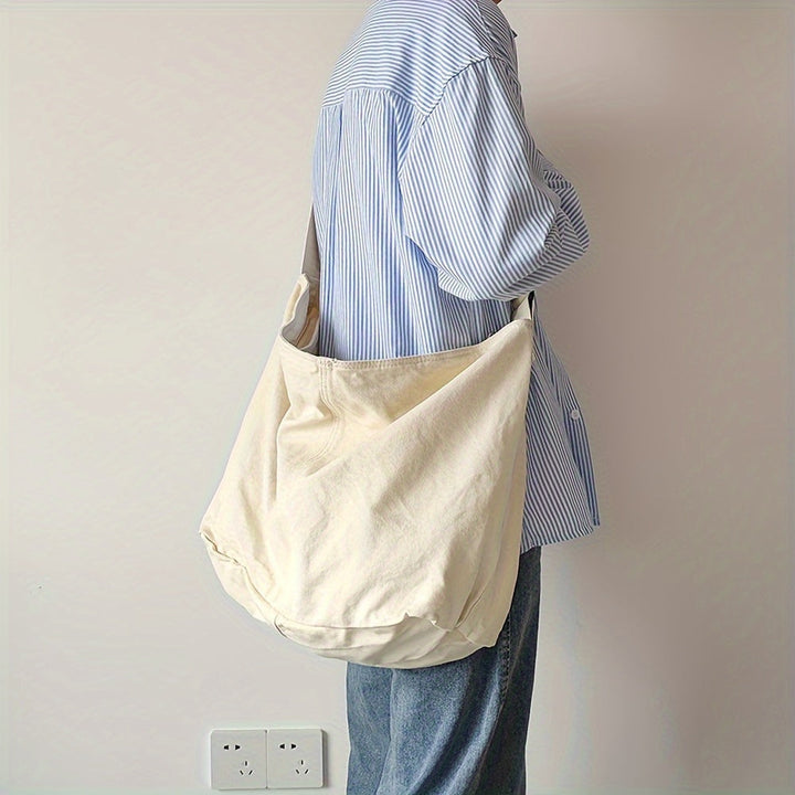 Comfortabele heren schoudertas met verstelbare brede riem. Minimalistische crossbody tas, ideaal voor school of werk.