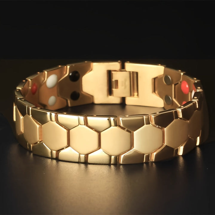 Moderne herenarmband met geometrisch design en veilige kliksluiting, ideaal voor een stijlvolle look.