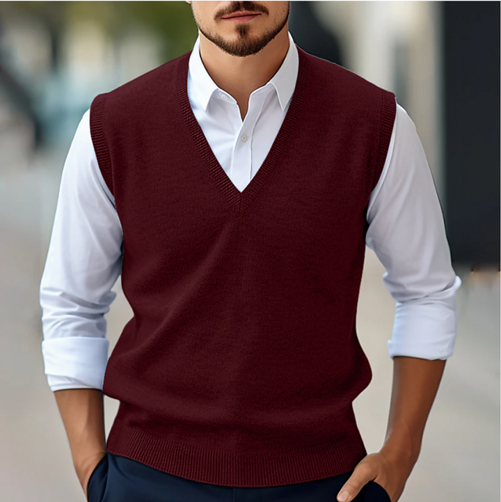 Mannen mouwloze v-hals trui, gebreid voor casual comfort. Ideaal als laagje voor herfst of lente.