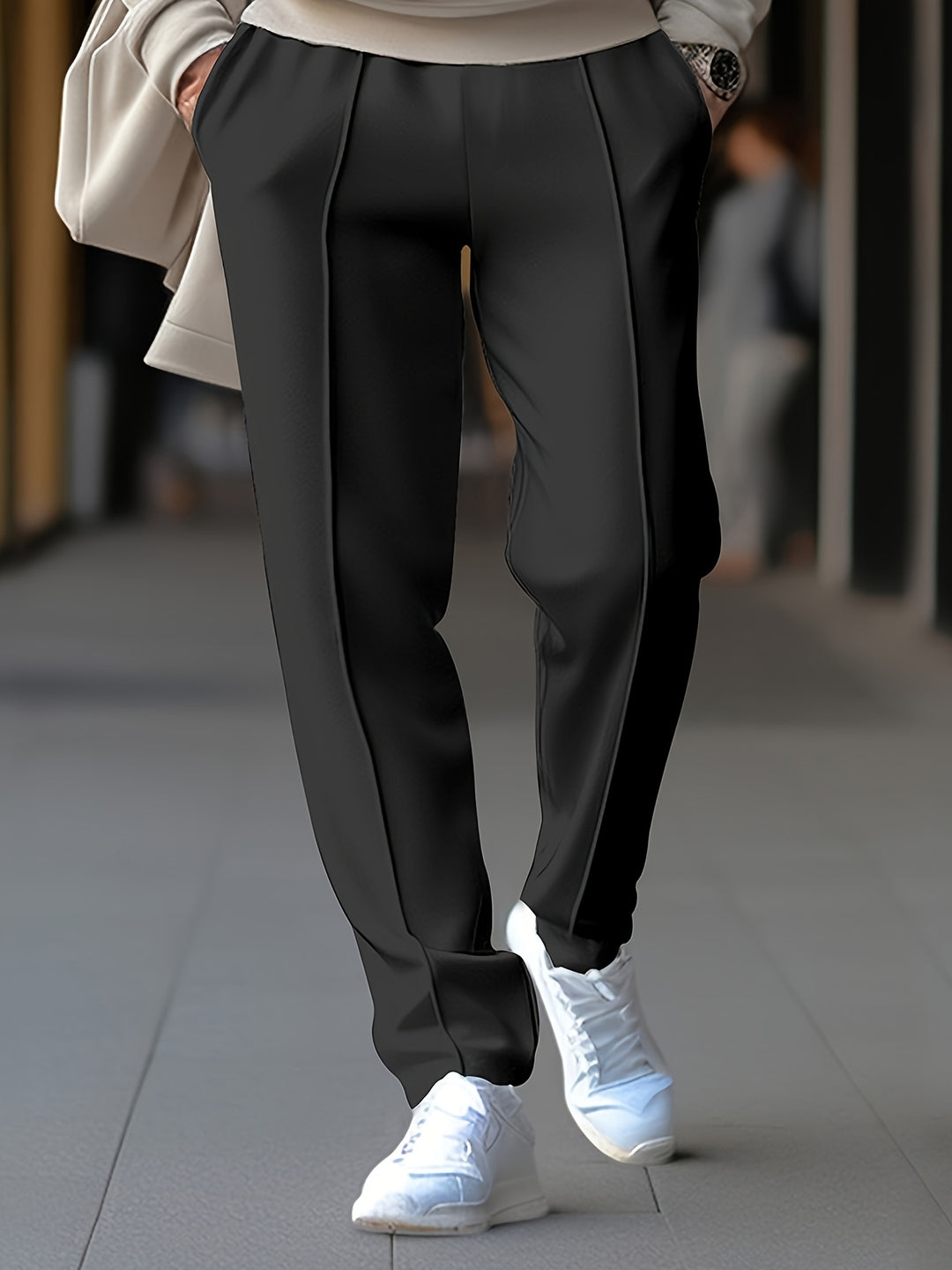 Close-up van het verstelbare trekkoord van de comfortabele heren joggingbroek, perfect voor een slanke pasvorm.