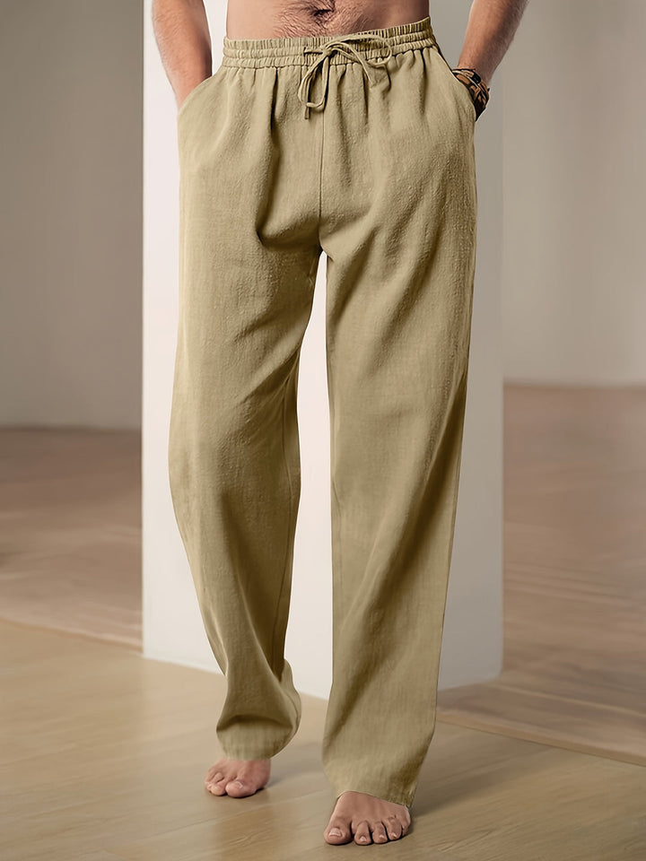 Trekkoord detail van de casual herenbroek, aanpasbare pasvorm voor ultiem comfort en vrijetijd.
