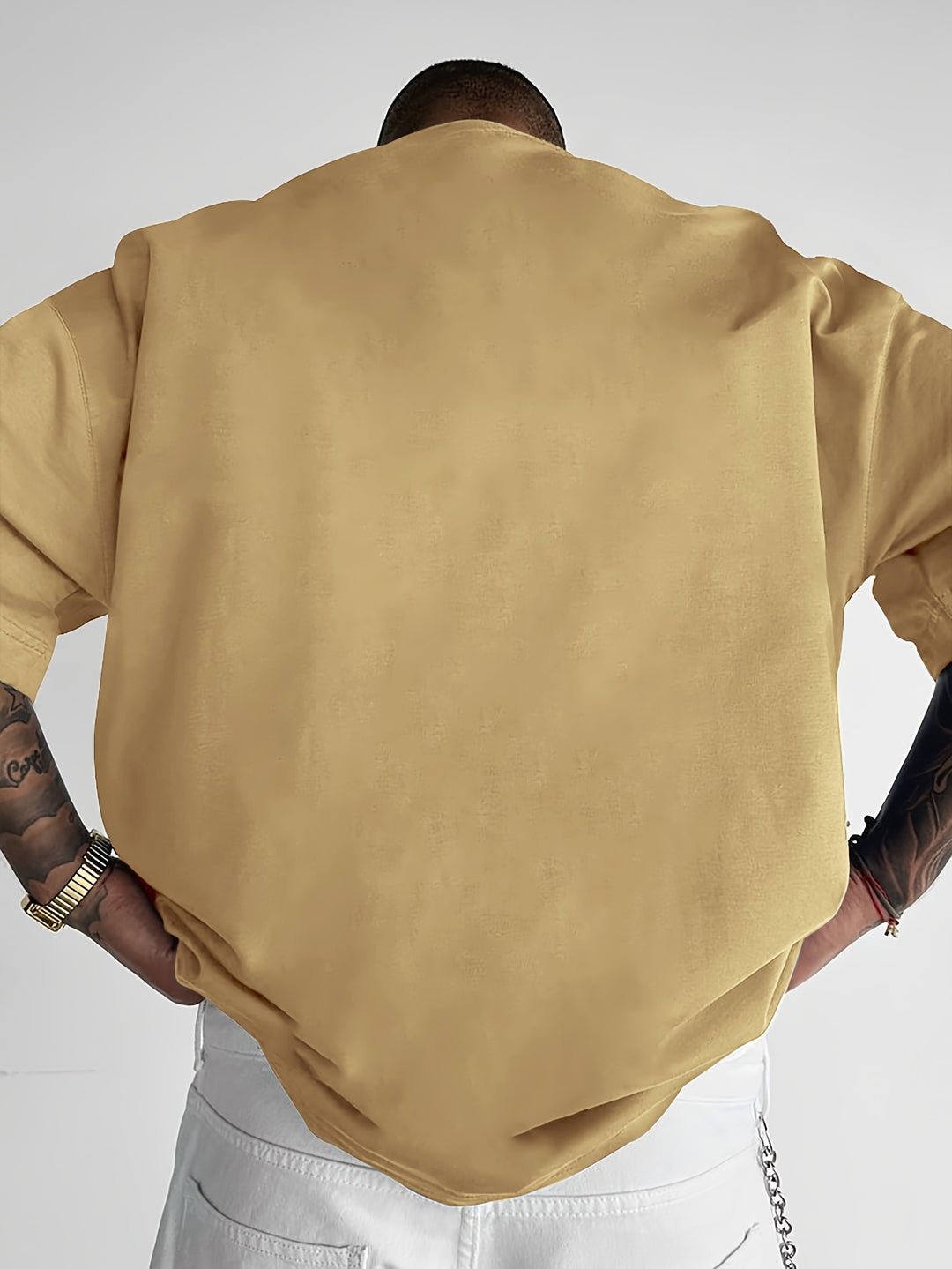 Modern heren shirt met slogan, losse zomer pasvorm, veelzijdig voor casual outfits of trendy streetwear stijlen.