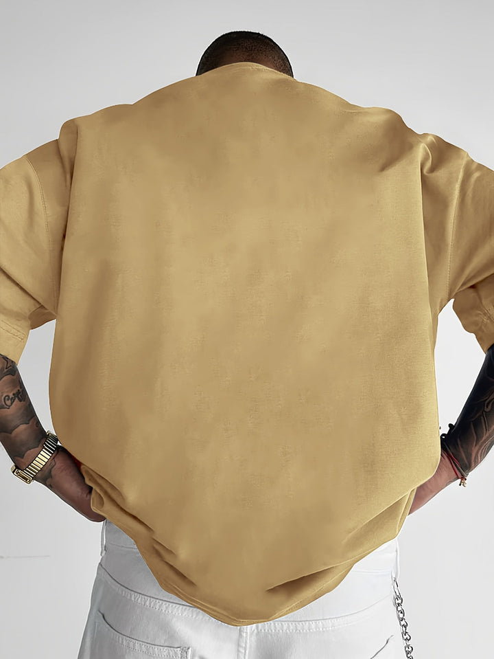 Modern heren shirt met slogan, losse zomer pasvorm, veelzijdig voor casual outfits of trendy streetwear stijlen.