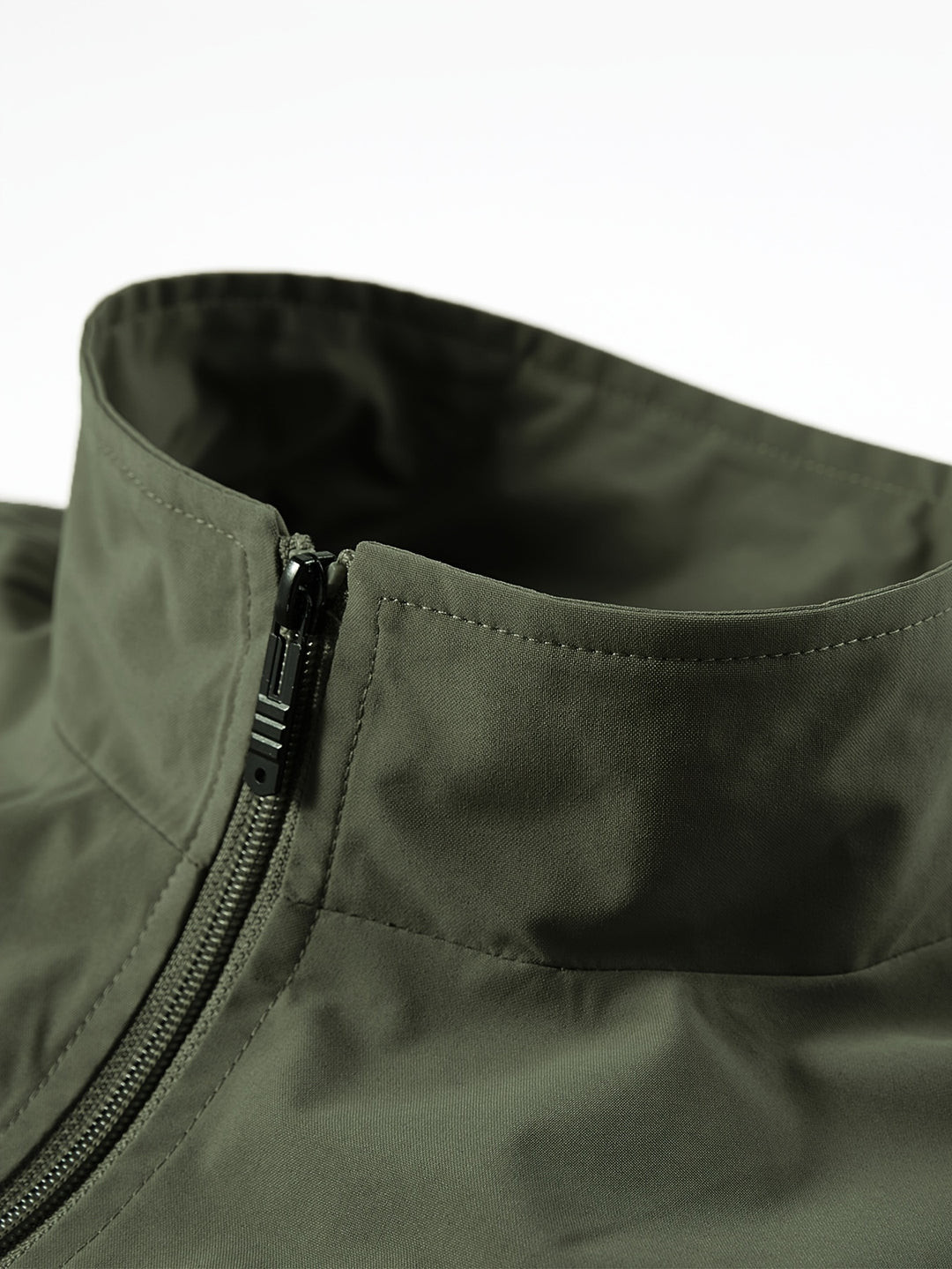 Heren lichtgewicht bodywarmer, ideaal als extra laag tijdens lente- of herfstwandelingen en buitenactiviteiten.