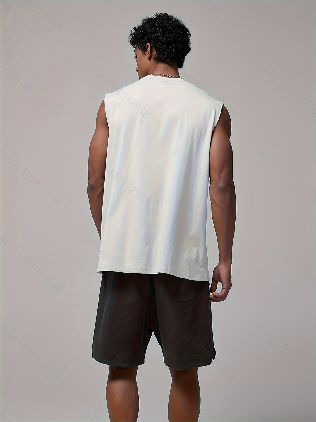 Ademende heren tanktop, mouwloos en effen. Lichtgewicht zomerkleding voor casual look. Comfortabel en stijlvol.