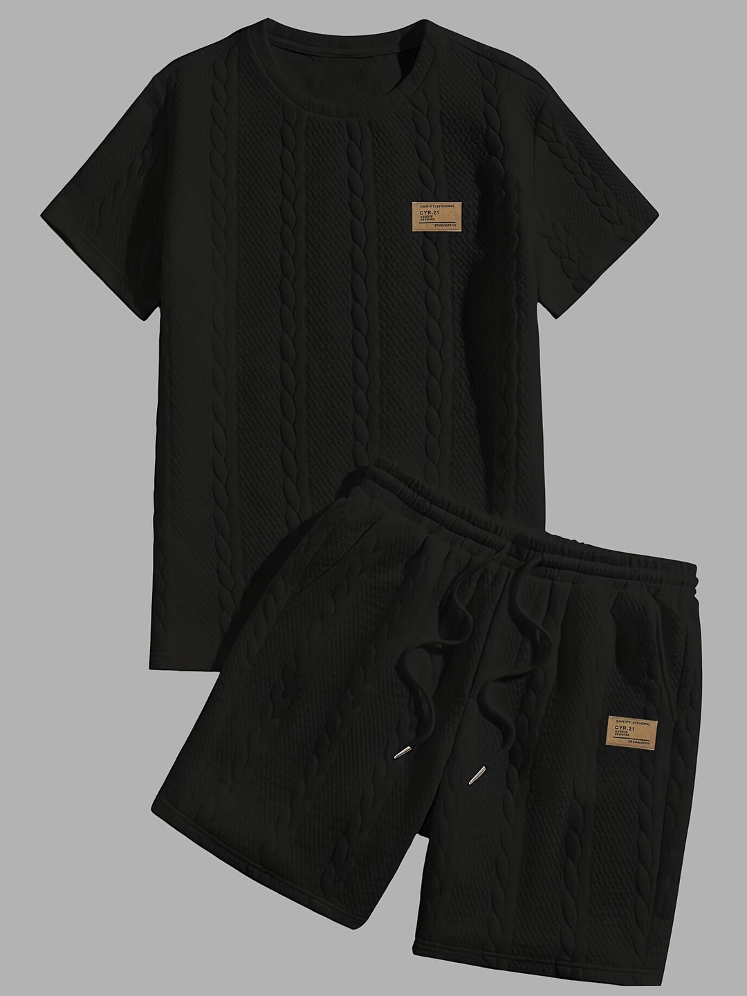 Klassieke heren zomerset: wit T-shirt met ronde hals en comfortabele shorts met trekkoord, perfecte vrijetijdskleding.