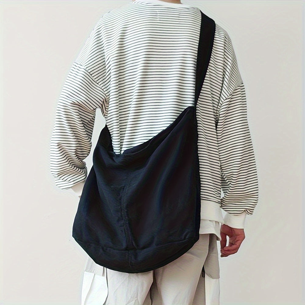 Minimalistische heren schoudertas met brede, verstelbare riem. Ideaal als duurzame crossbody tas voor dagelijks gebruik.