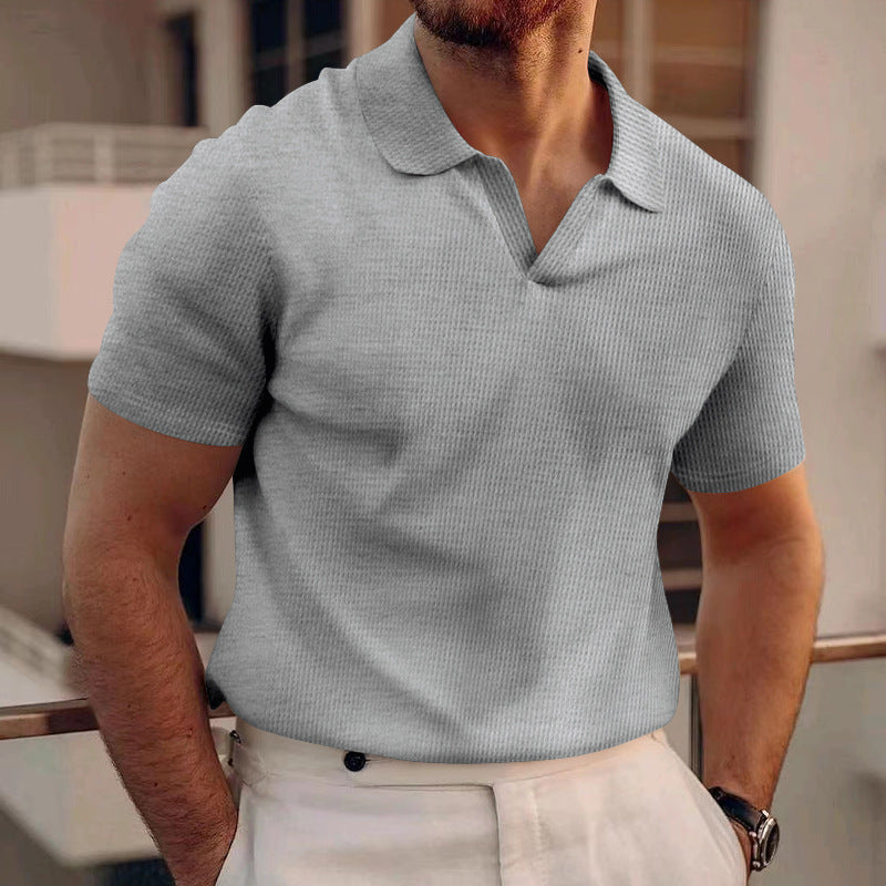 Casual heren polo met effen design, subtiele grid textuur en korte mouw. Comfortabel en ademend voor elke dag.