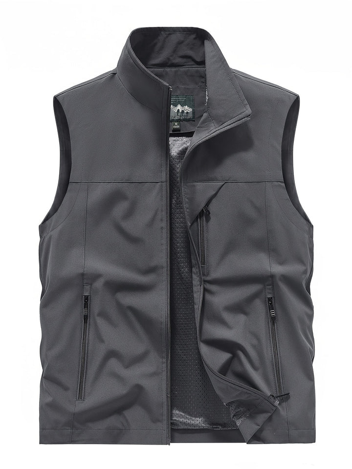 Comfortabele lichtgewicht heren bodywarmer van ademend polyester, essentieel voor outdoor avonturen.