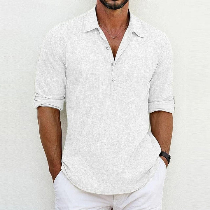 Close-up heren poloshirt lange mouwen, toont comfortabele stof. Stijlvolle casual bovenkleding voor mannen, lente/herfst.
