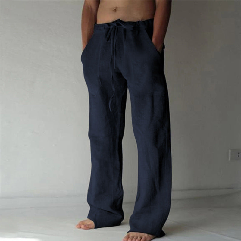 Donkere heren pantalon met trekkoord op model