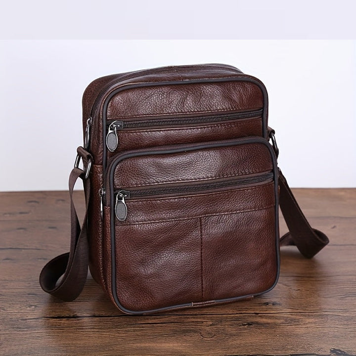 Leren messengerbag voor heren, verstelbaar en ideaal voor zakelijk of casual gebruik.