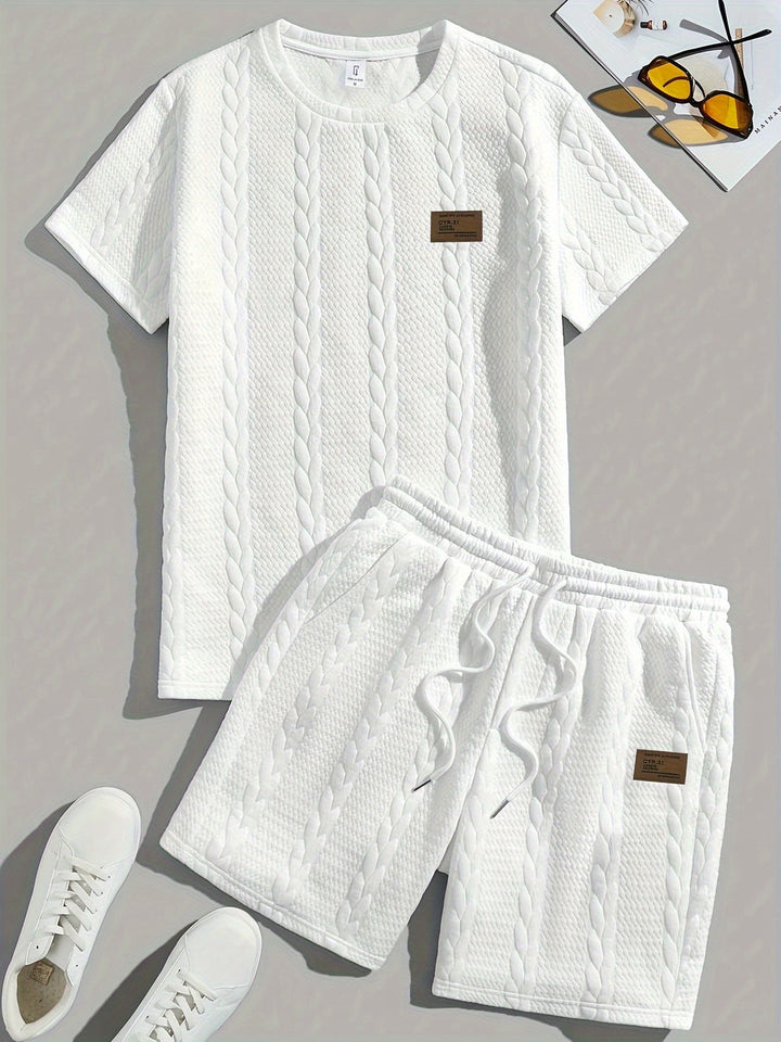 Heren zomerset met comfortabel zwart T-shirt en bijpassende shorts met trekkoord, ideaal voor casual zomerkleding.