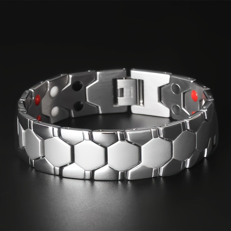 Zwarte herenarmband, minimalistisch geometrisch design, met robuuste kliksluiting; trendy accessoire.