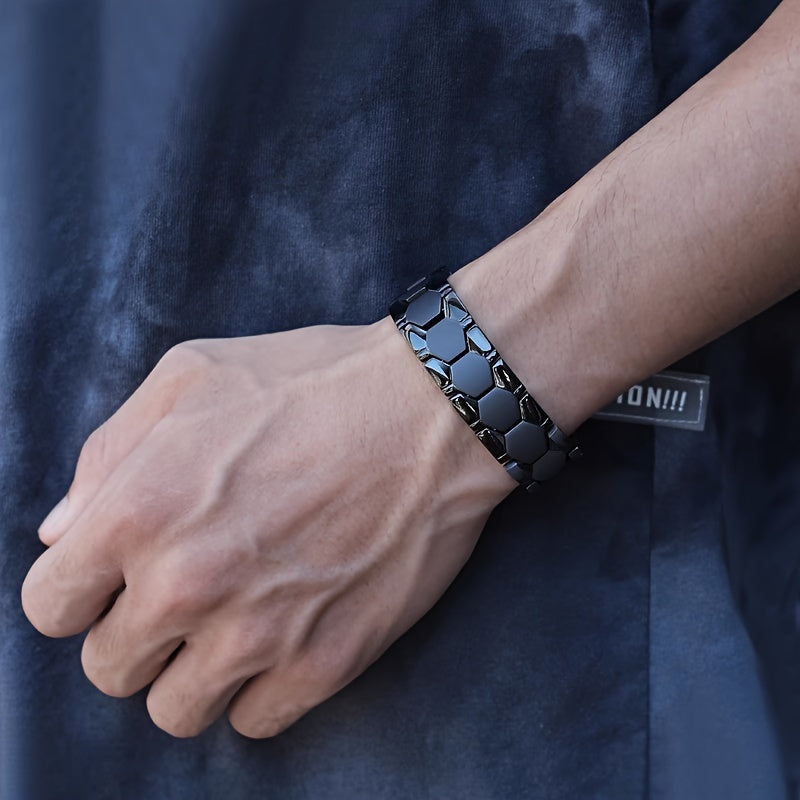 Gouden of zilveren herenarmband, strak geometrisch design, met duurzame kliksluiting. Trendy sieraad.