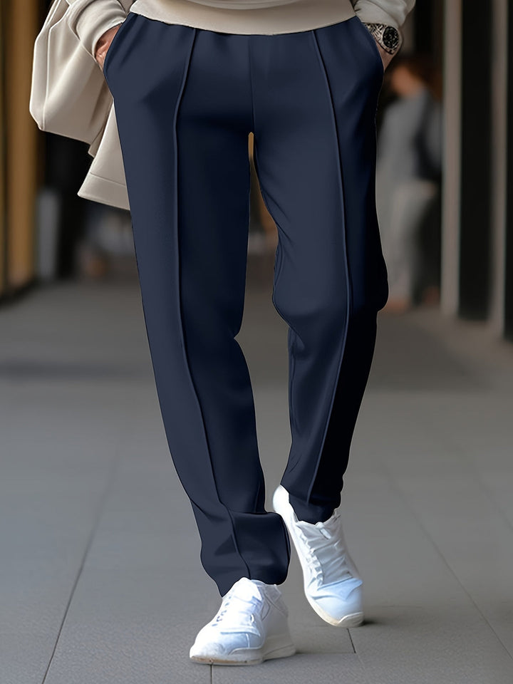 Comfortabele heren joggingbroek met slanke pasvorm, veelzijdig voor sport, vrije tijd of een casual outfit.