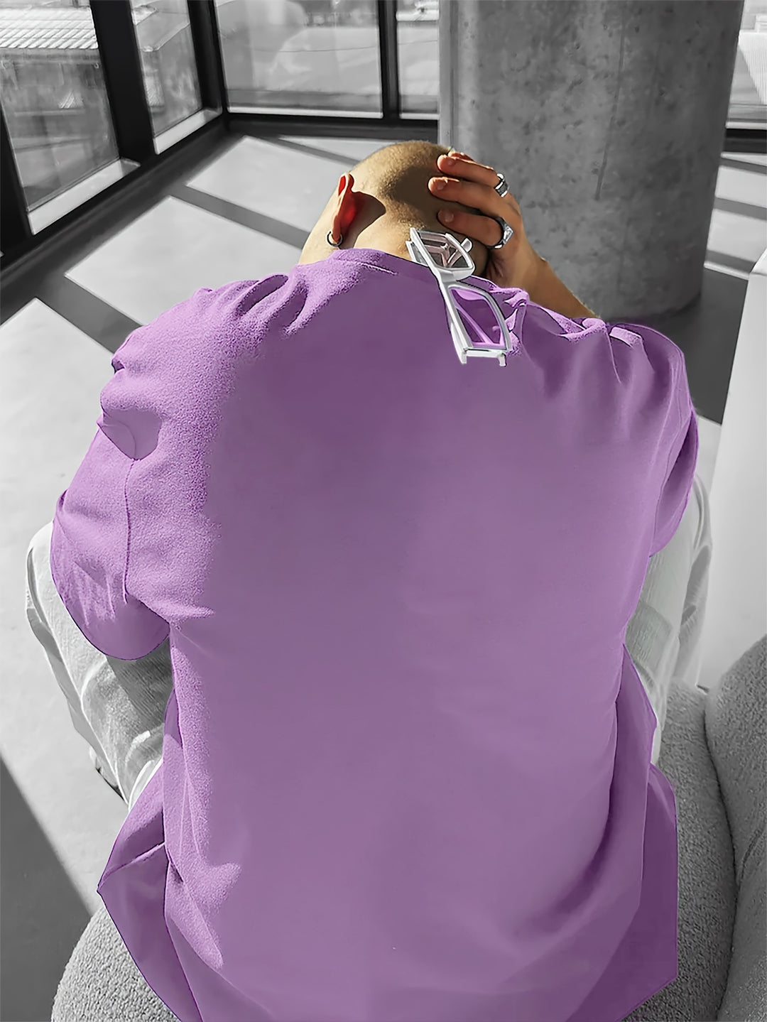 Trendy heren T-shirt met unieke rozenprint, losse pasvorm en ronde hals. Ideaal voor een casual zomerlook.