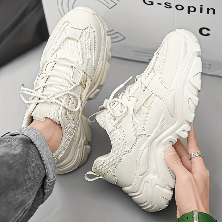 Modieuze heren sneakers met dikke zool en modern streetwear design