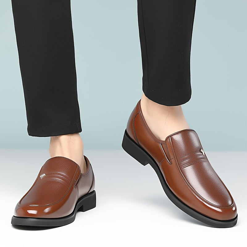 Bruine slip-on herenloafers, comfortabel en ademend, ideaal voor zowel casual als nette looks.