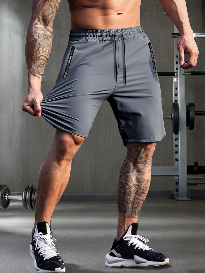 Comfortabele heren sportshorts in ademend, sneldrogend materiaal. Ideaal voor actieve zomerdagen.