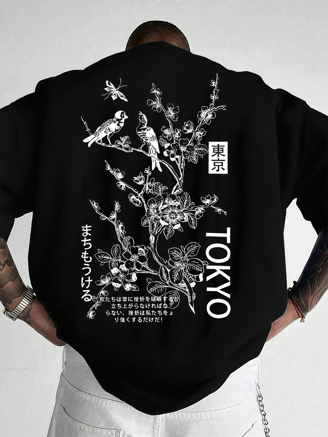 Stijlvol heren zomer T-shirt met opvallende bloemen- en vogelmotieven, ideaal voor casual outfits.