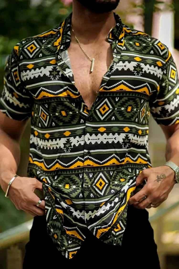 Stijlvol heren overhemd met kleurrijke bohemian print. Ontspannen pasvorm, perfect voor zomerse dagen.