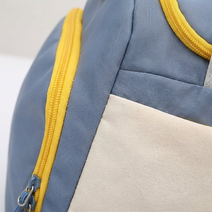 Unisex reistas met trolleyhuls voor bevestiging aan koffer, maakt reizen met bagage moeiteloos en georganiseerd.
