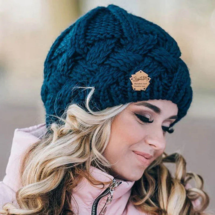 Modieuze gebreide muts voor dames en heren, een stijlvolle accessoire voor elke winteroutfit.