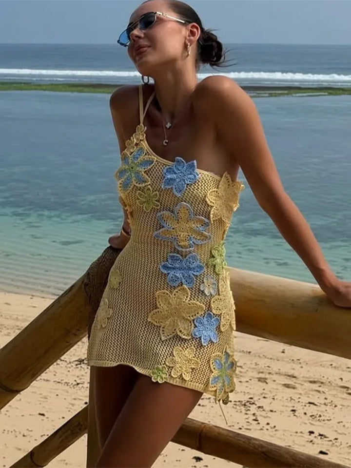 Boho gele mini jurk van gehaakt katoen, met kleurrijke bloemdetails, perfect voor de zomer.