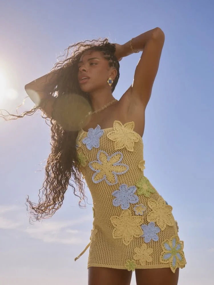 Casual gele gehaakte jurk met bloemmotief, een trendy mini jurk voor dames, ideaal voor festivals.