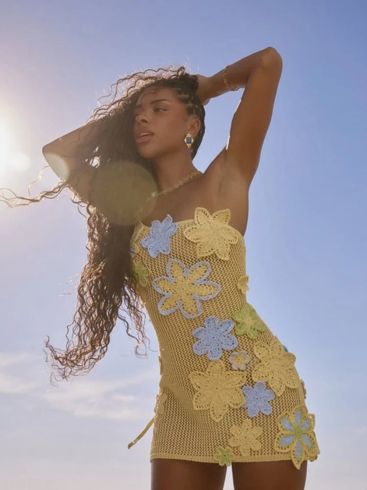 Casual gele gehaakte jurk met bloemmotief, een trendy mini jurk voor dames, ideaal voor festivals.