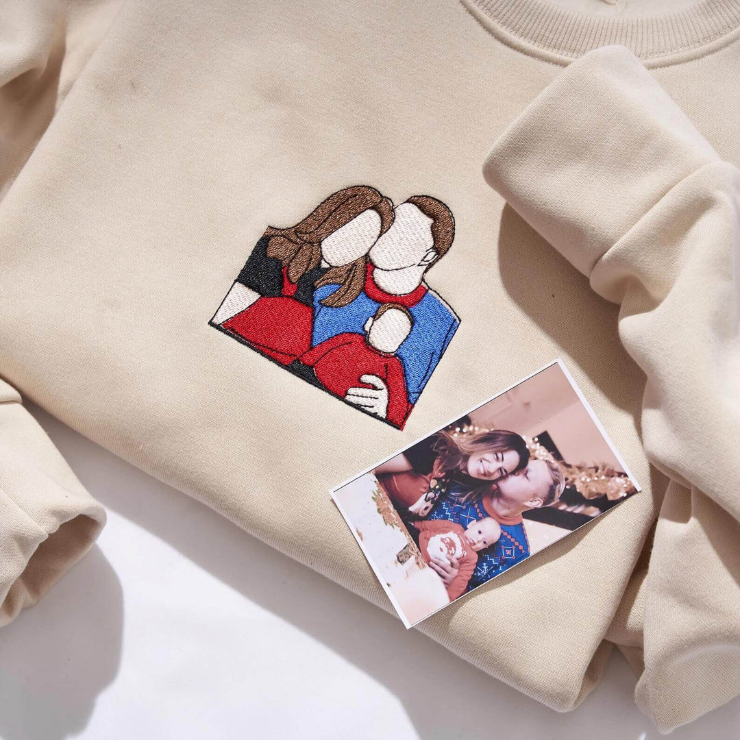 Stijlvolle unisex kleding: geborduurde hoodie met custom tekst, een gepersonaliseerd cadeau.