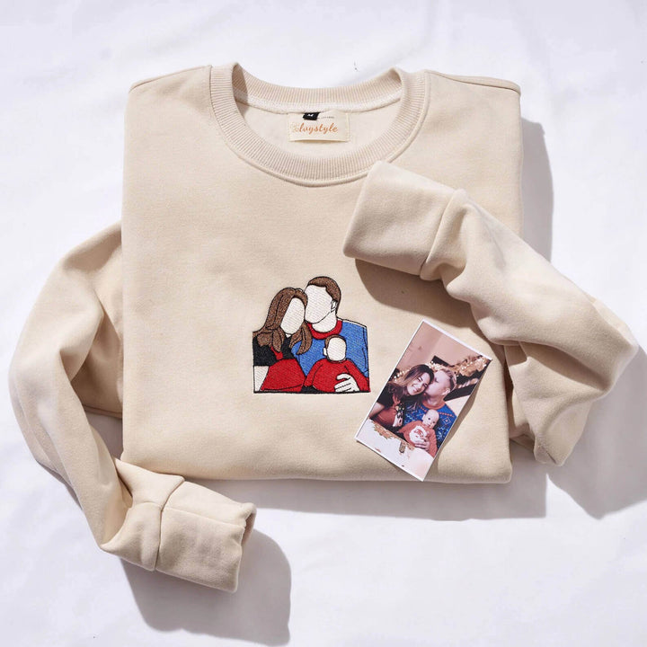 Geborduurde sweatshirt met naam of datum, een dierbare herinnering en gepersonaliseerd cadeau.