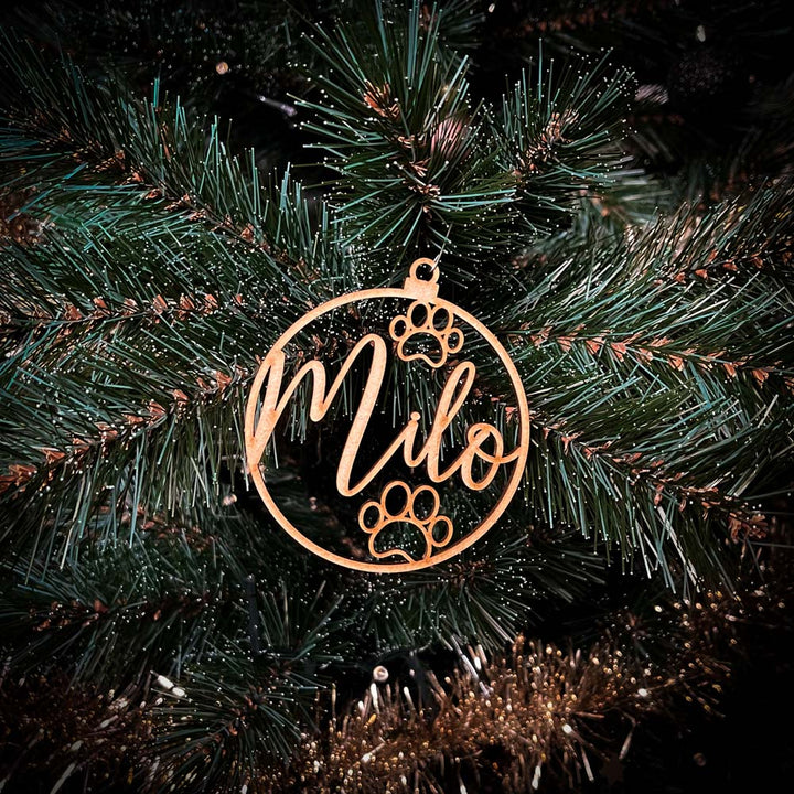 Uniek gepersonaliseerd kerstornament van hout, perfect als kerstcadeau met naam.