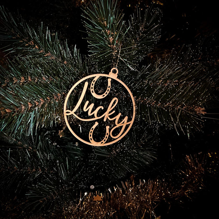 Huisdecoratie: hang dit gepersonaliseerde houten kerstornament in de kerstboom.