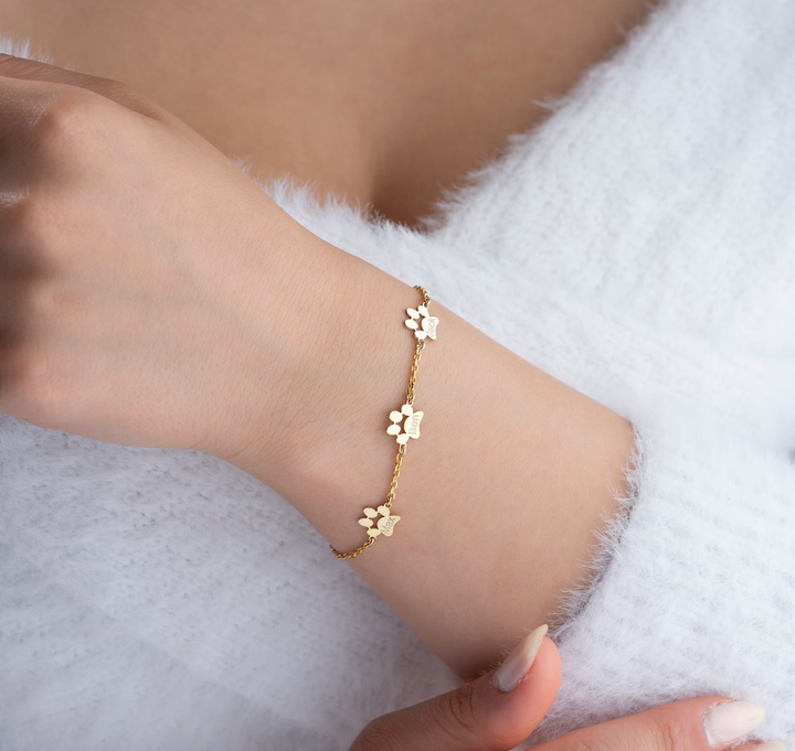 Roségouden gepersonaliseerd RVS armbandje met unieke huisdiergravure. Elegant en persoonlijk sieraad.