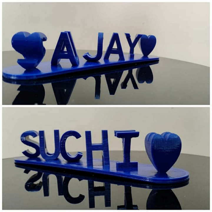 Veelzijdig gepersonaliseerd naamplaatje met twee namen, geschikt voor bureau, plank of vensterbank.