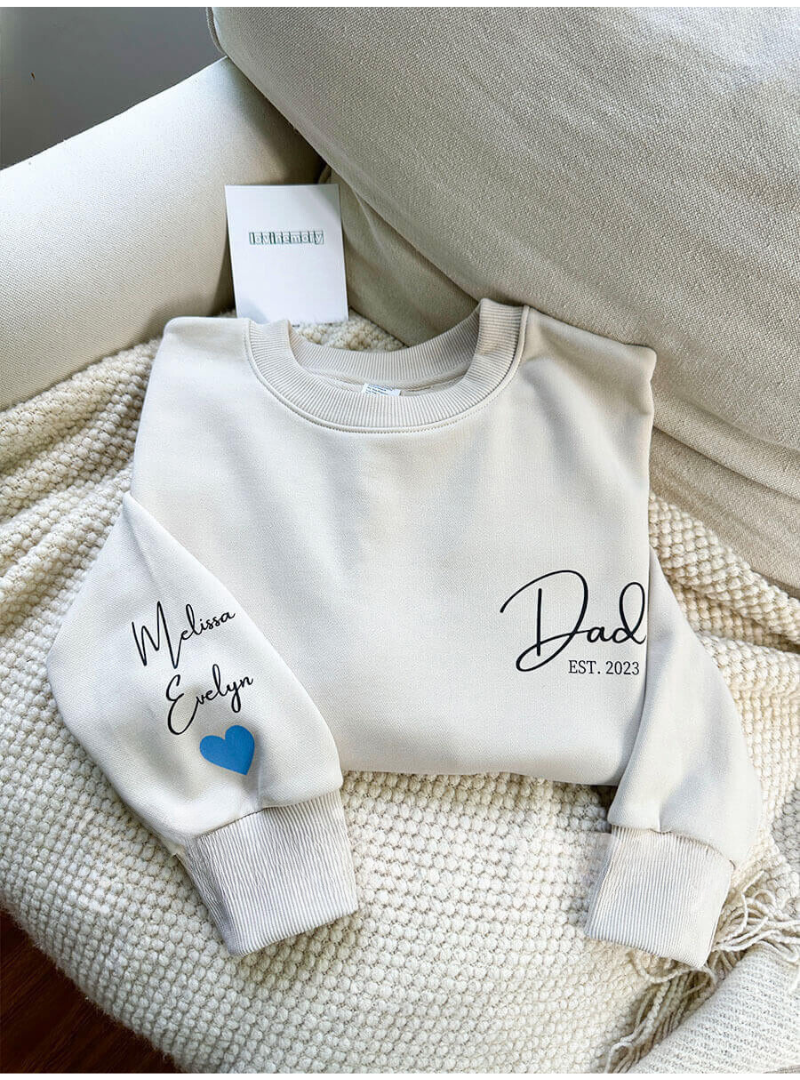 Unieke gepersonaliseerde hoodie of sweatshirt voor Vaderdag. Maatwerk comfortabel herencadeau met eigen tekst/design.