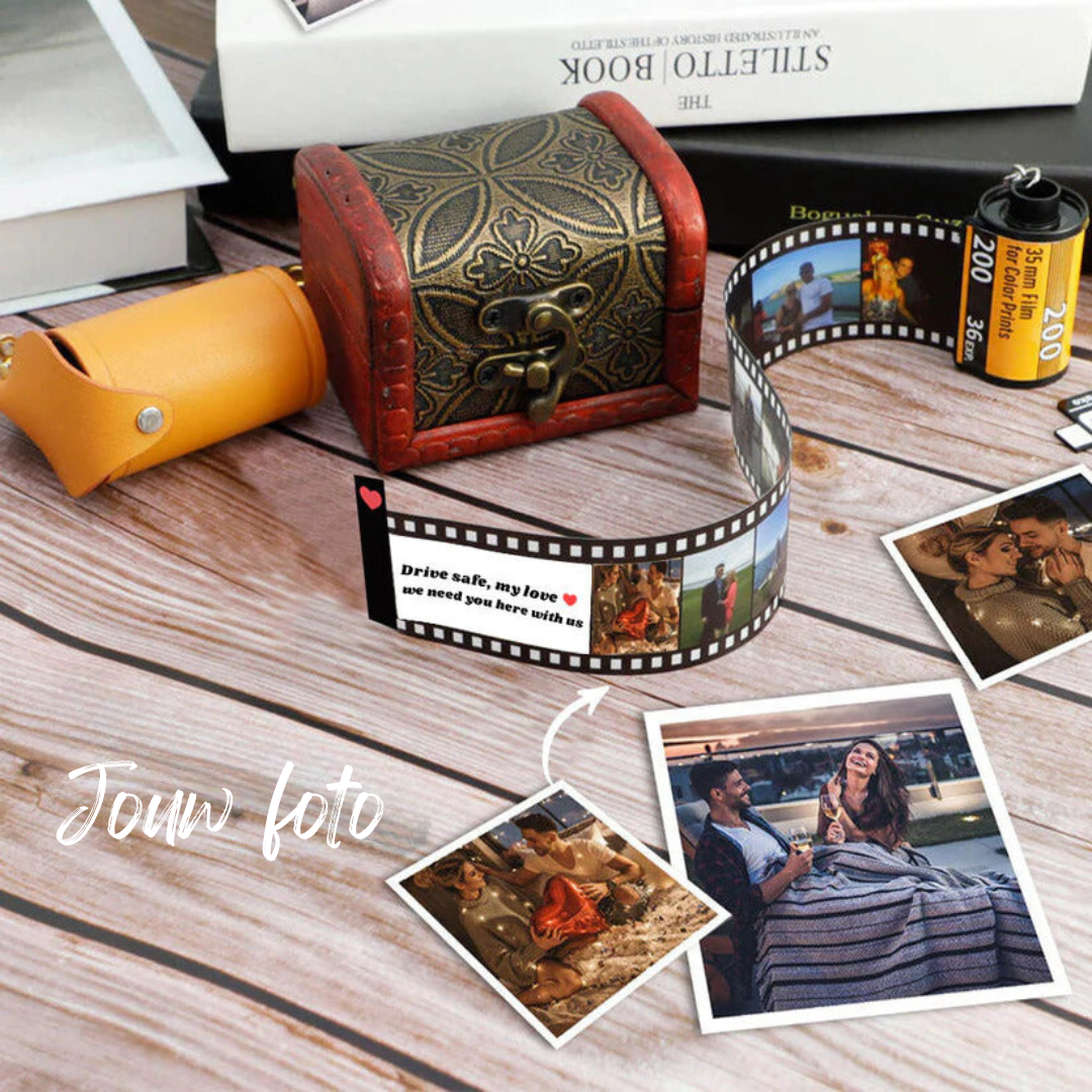 Gepersonaliseerde filmrol sleutelhanger met jouw foto's; een uniek cadeau vol dierbare herinneringen.