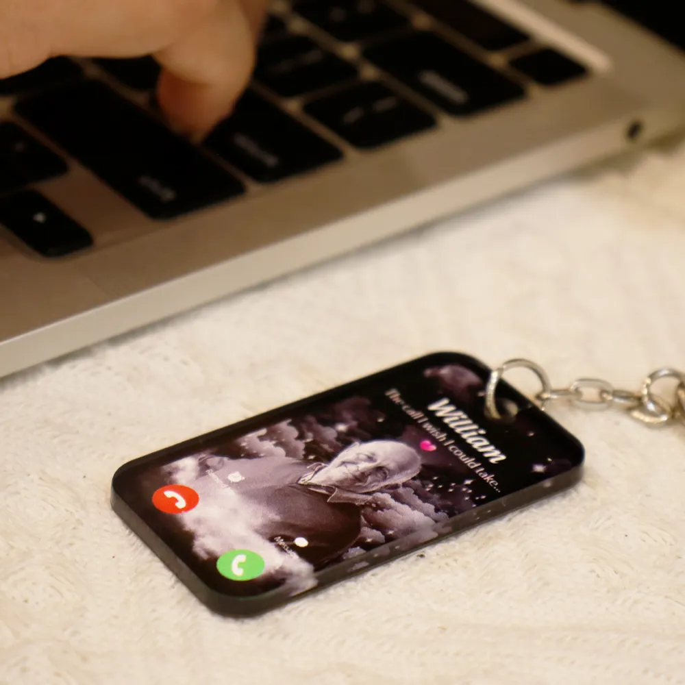 Compacte gepersonaliseerde fotosleutelhanger van acryl, perfect als uniek en sentimenteel cadeau.