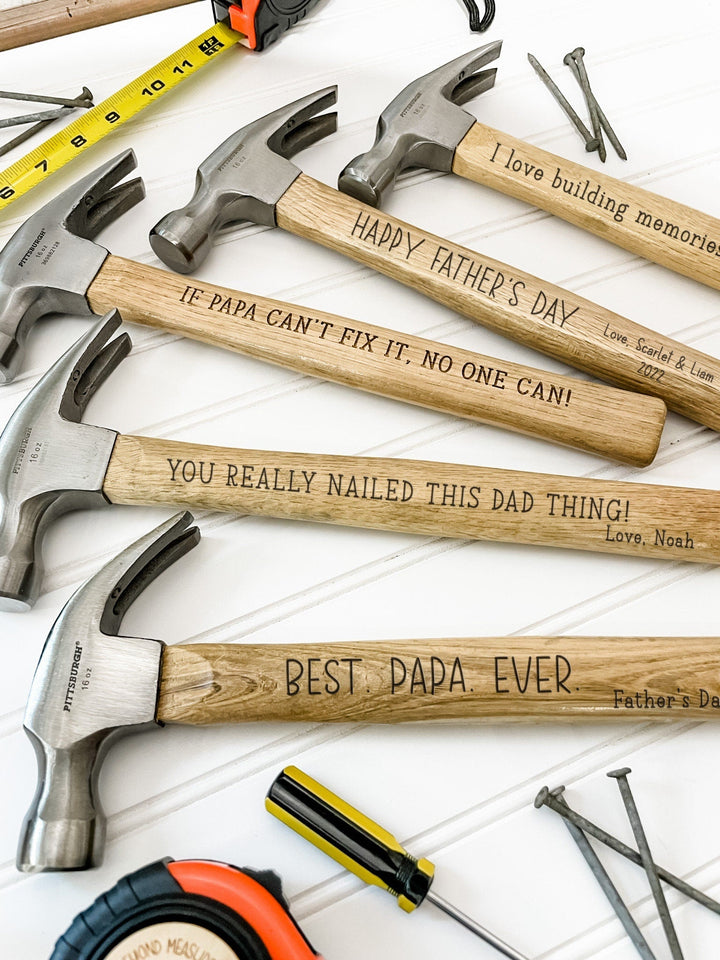 Hamer met gegraveerde naam, uniek gepersonaliseerd gereedschap voor klussen en DIY.