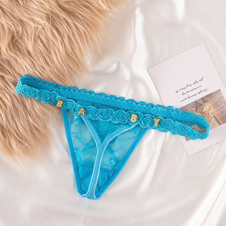Vrouwen mode: stijlvolle gepersonaliseerde slip van kant, unieke dames lingerie.