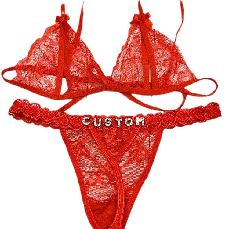 Witte kanten dames slip met gepersonaliseerde naam, romantische en pure lingerie.