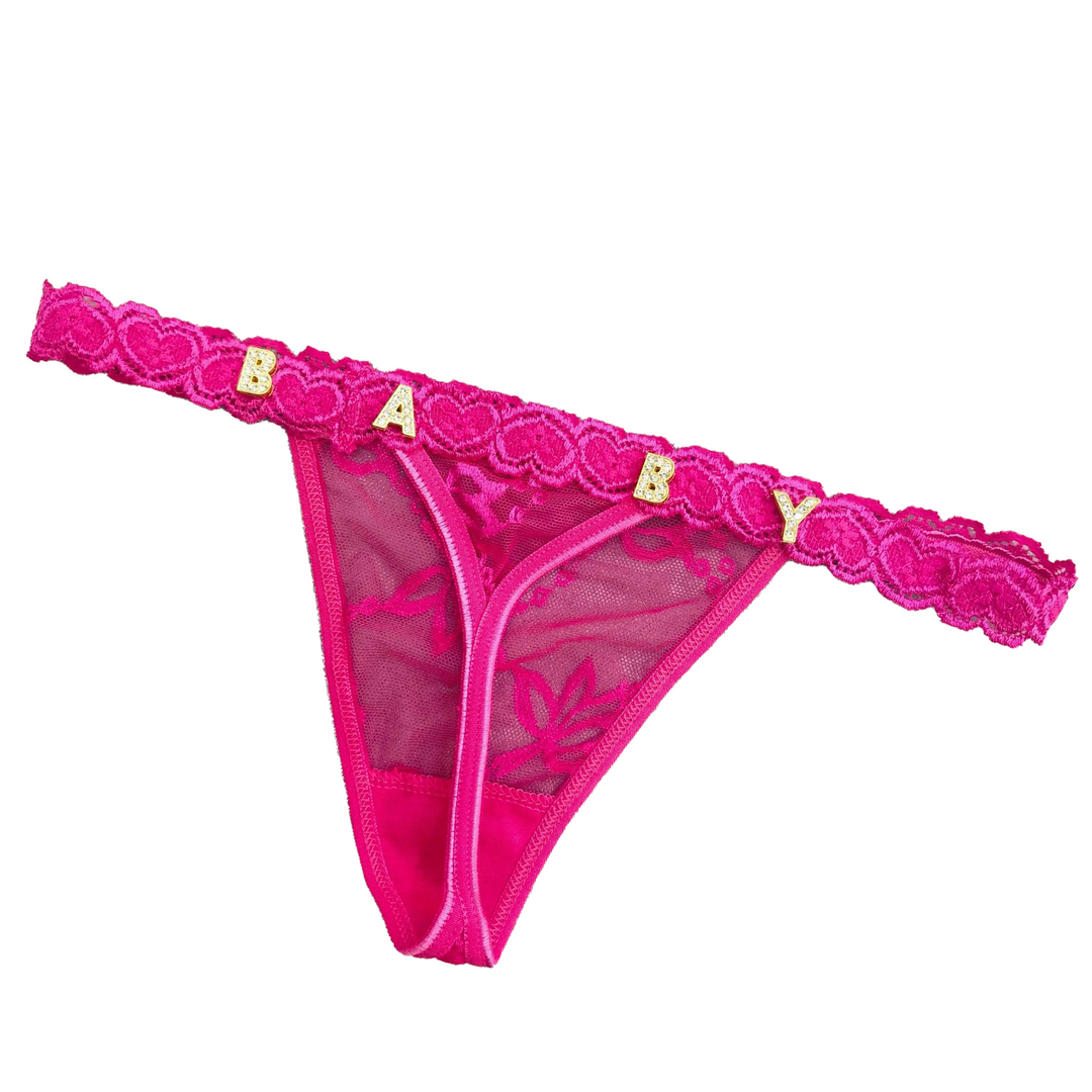 Sexy dames lingerie: gepersonaliseerde kanten slip met unieke kristalletters.