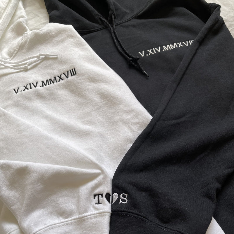 Comfortabele sweatshirt met custom Romeinse cijfer datum borduurwerk, een speciaal gebaar.