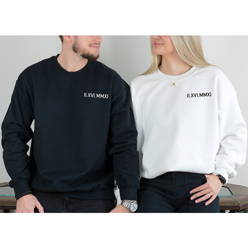 Valentijnsdag cadeau: witte T-shirt met rode geborduurde Romeinse cijfer datum voor partners.