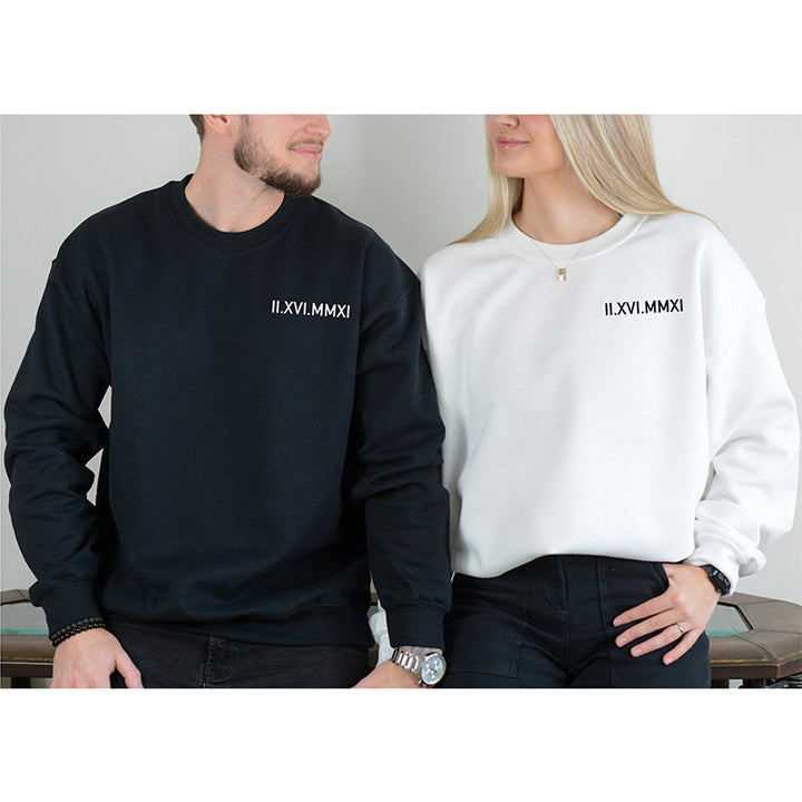 Valentijnsdag cadeau: witte T-shirt met rode geborduurde Romeinse cijfer datum voor partners.